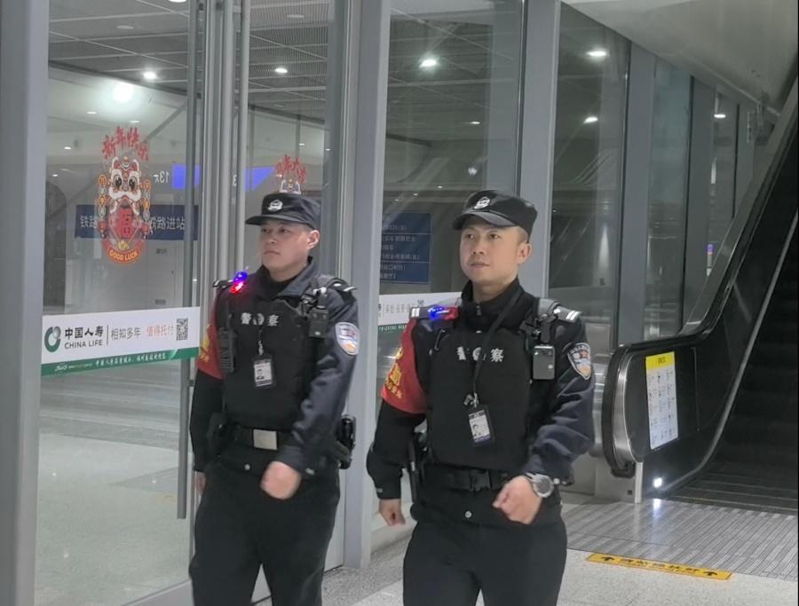 ��С�������µ�������������������ػ����˹�;