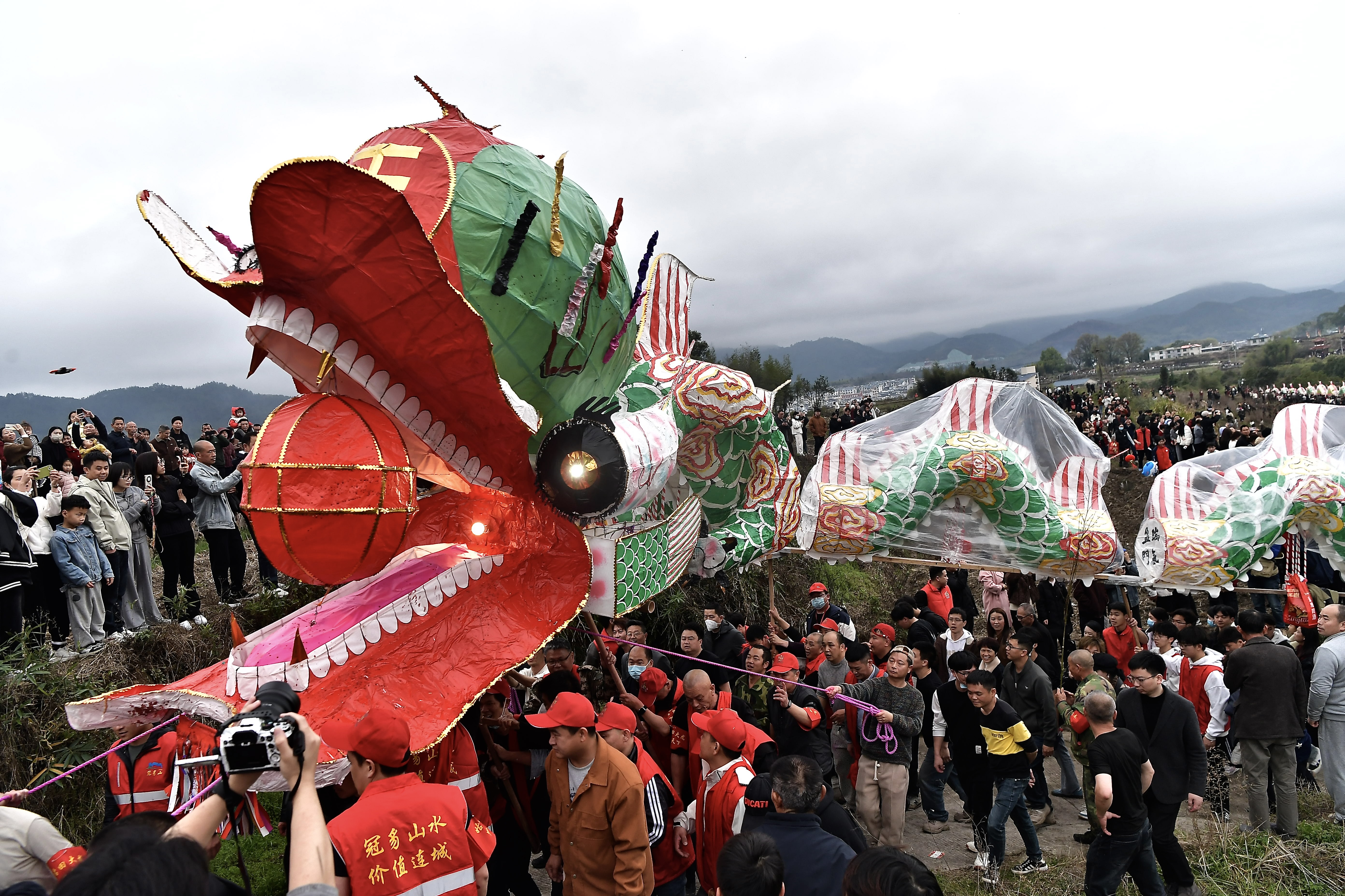 �������ǣ�ǧ�׾�����Ծ��Ԫ�� ����ʢ��ȼ���Ŵ�ҹ