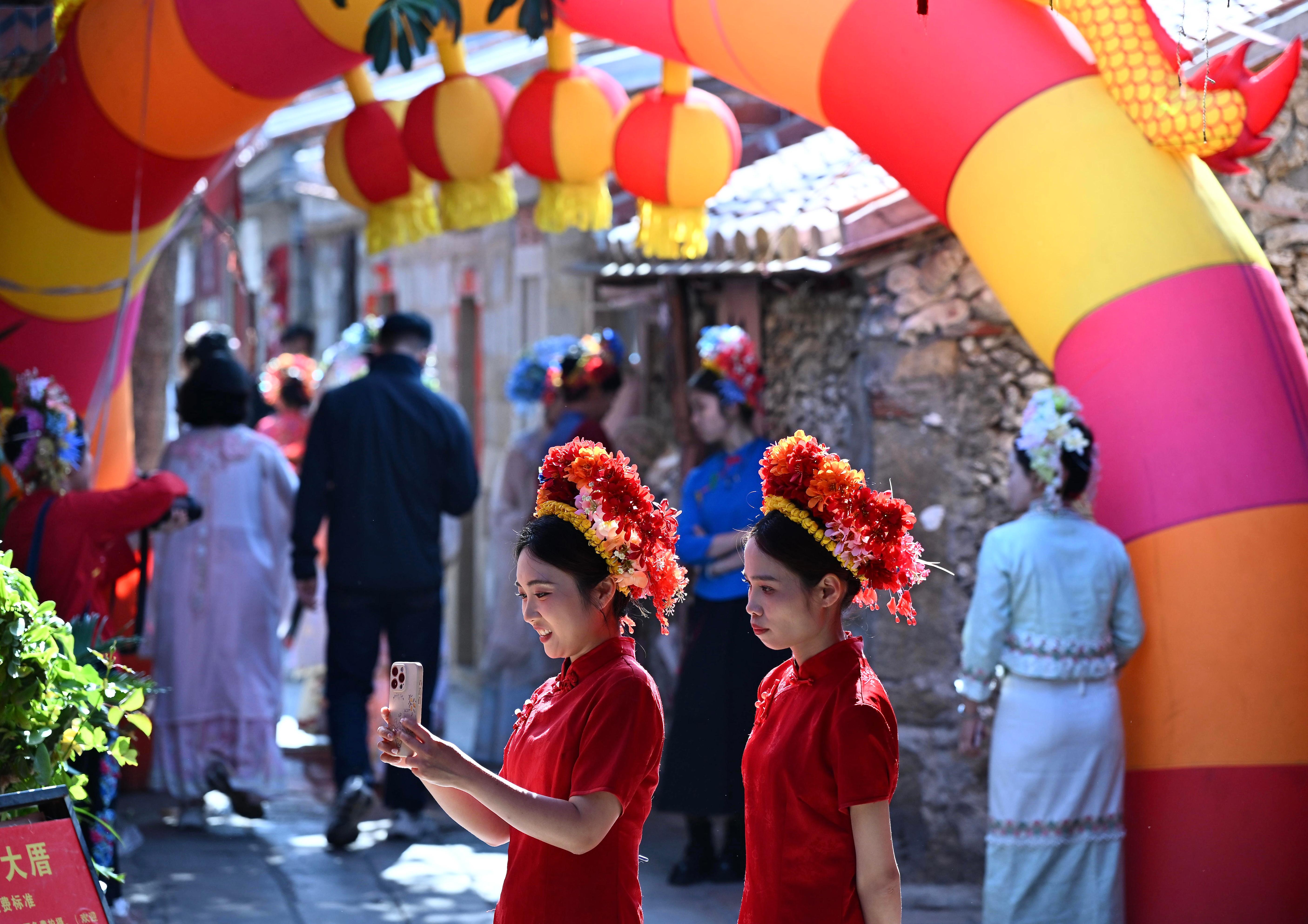 Ȫ���y�ҡ�����Χ�����������¾���