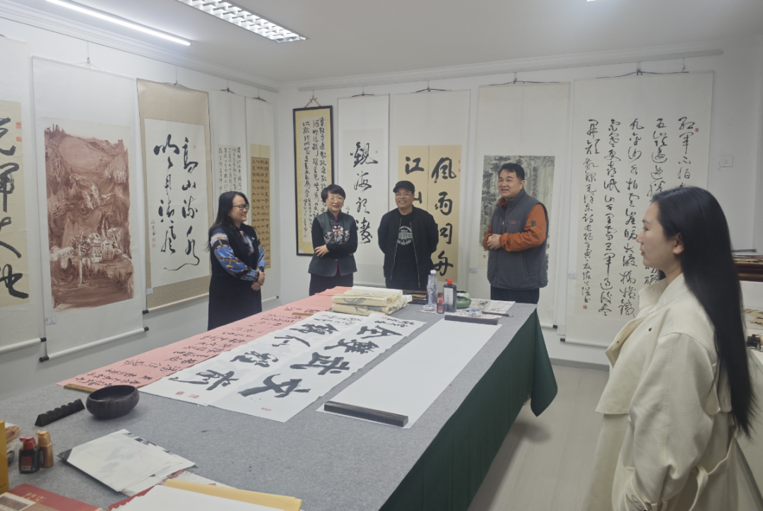 ũ����������ί���黭��Ͷ��ʹ��