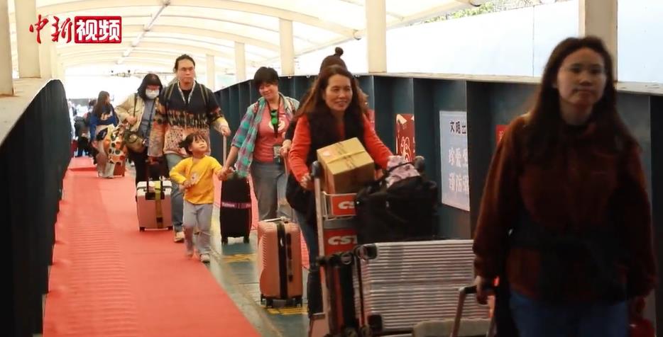 ���ݻ�������桰С��ͨ������ӭ��̨�������������߷�